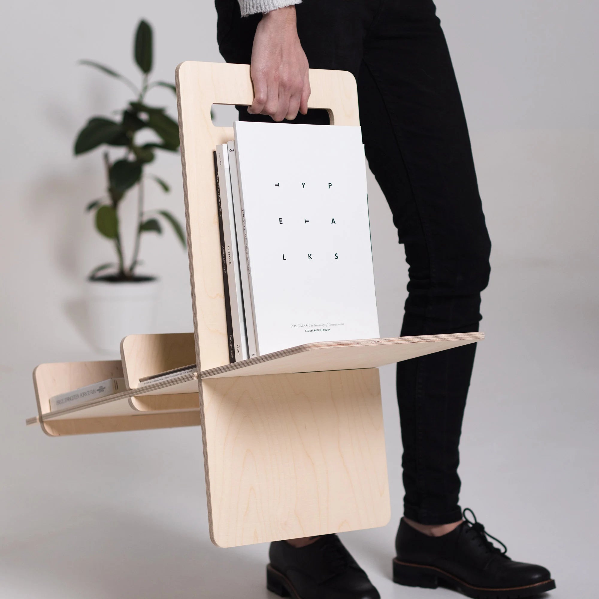 Detachable Magazine Rack with Handle to Carry and Hold Open Books, Perfect for Organizing Your Reading and Entertainment. DEBOOK