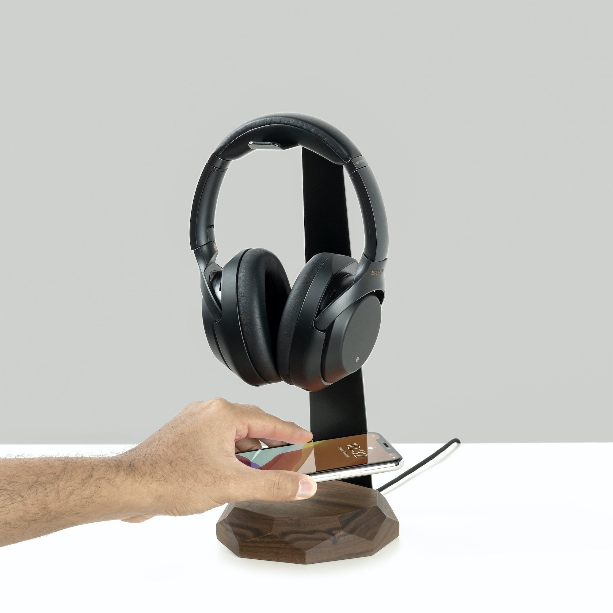 Headphone Stand with Wireless Charger