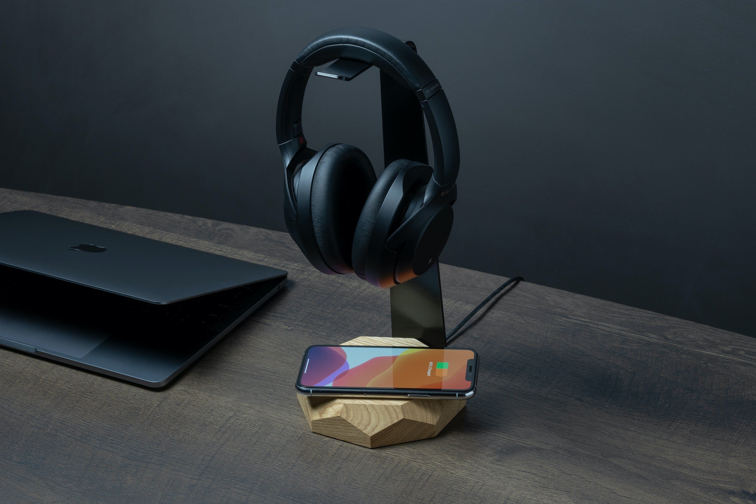 Headphone Stand with Wireless Charger