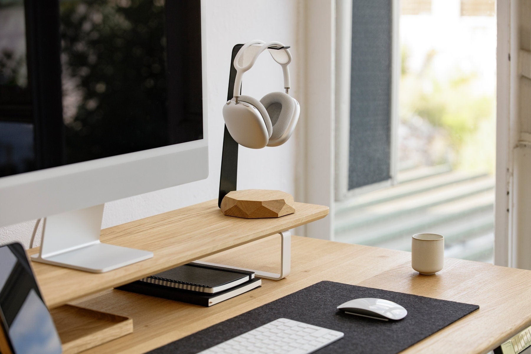 Headphone Stand with Wireless Charger