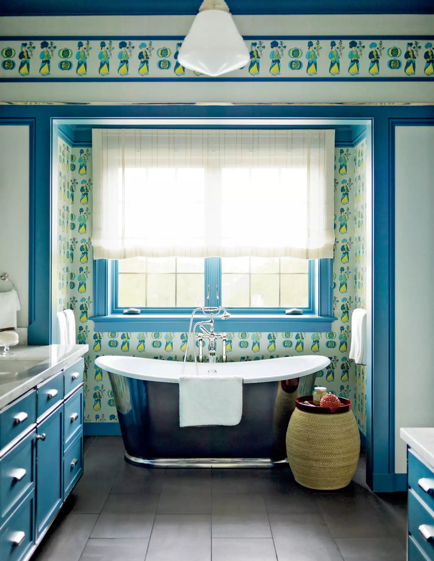 5 Coastal Wallpaper Ideas to Bring the Ocean Breeze Indoors