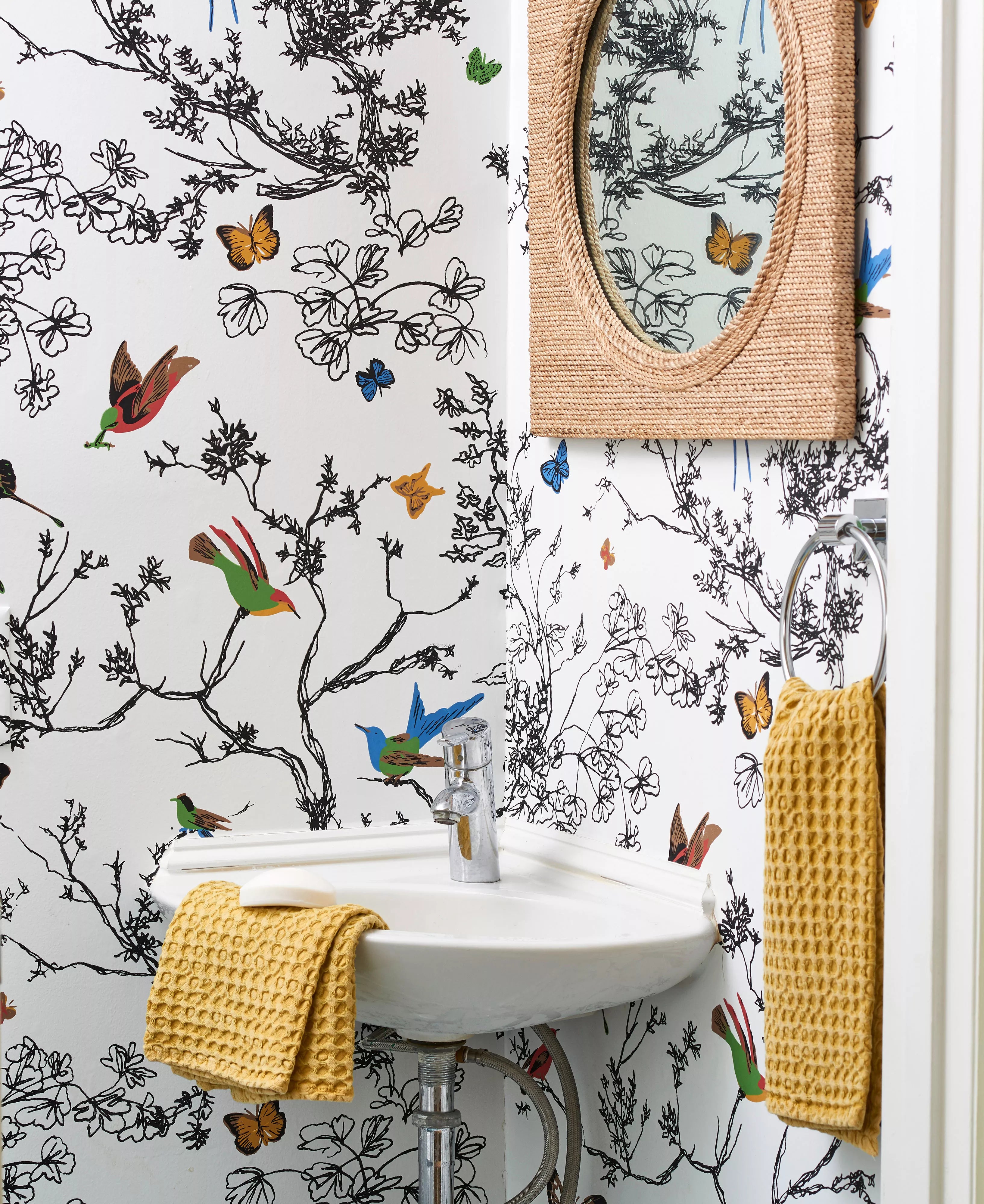 Quiet Cottage Walls: Bedroom Wallpaper Ideas With Gentle Vintage Charm - Tomono