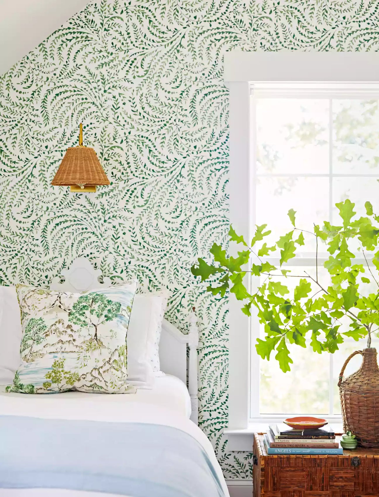 Floral Wallpaper Ideas That Bring the Outdoors In - Tomono