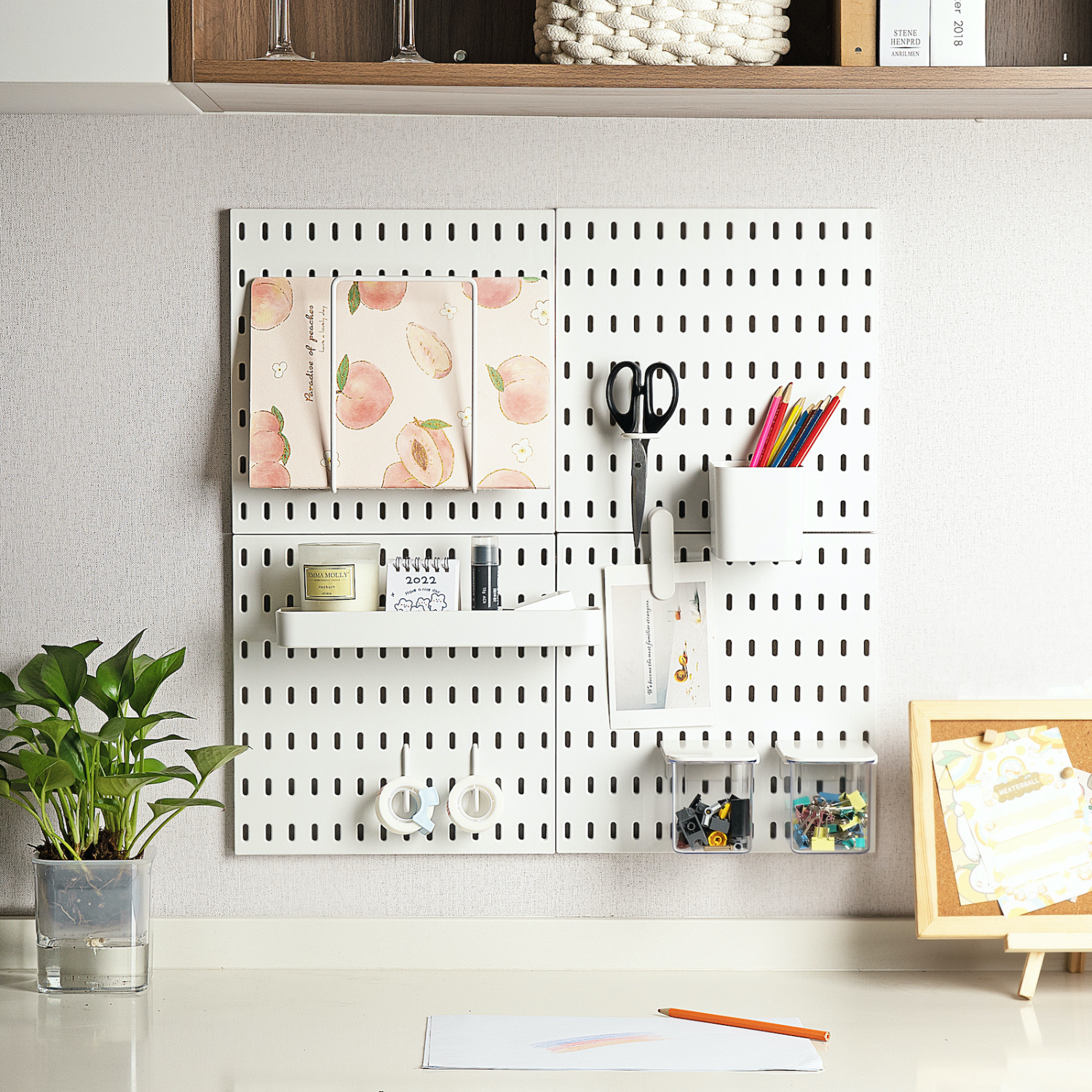 Pegboard / White