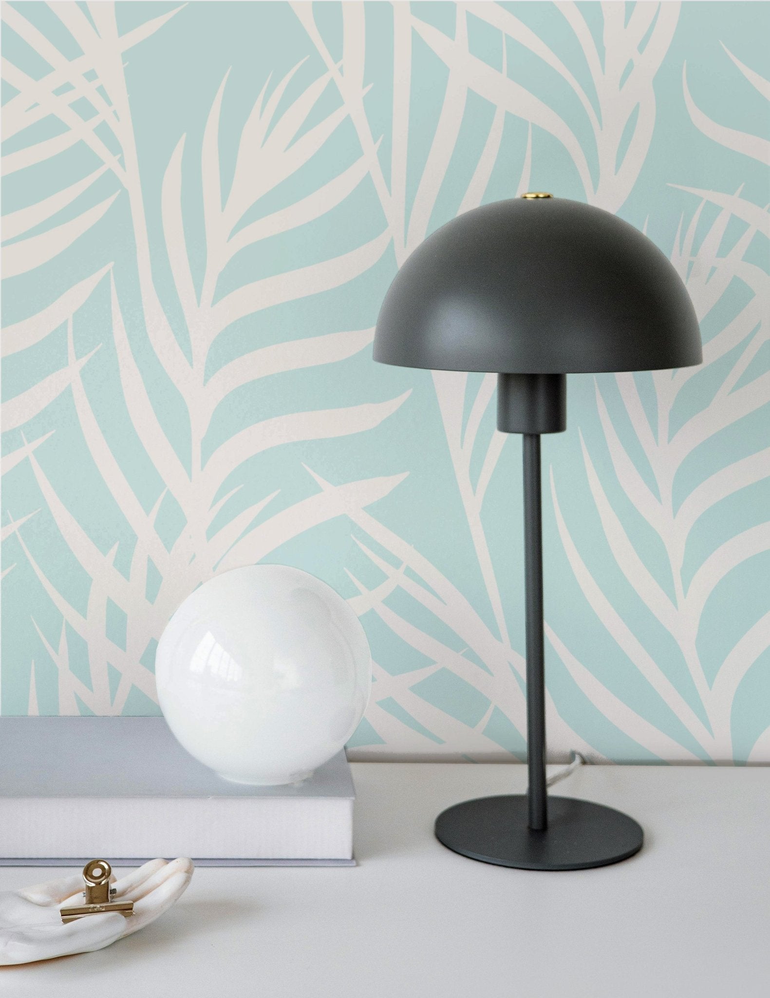 Bright Wavy Palm Leaves - Tomono