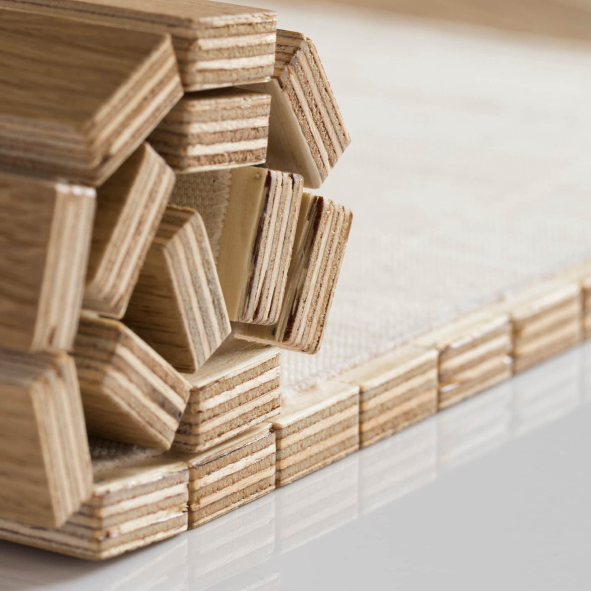 Flexible Tray for Sofa and Unstable Surfaces - Comfort and Stability in Your Home! - DETRAY OAK